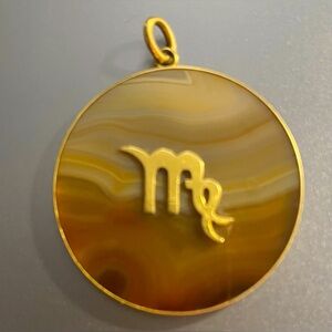 Cartier 18k gold agate astrological sign pendent